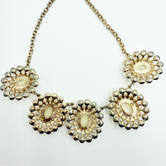 Circle Statement Faux Pearl Rhinestone Beaded Gold Toned Necklace - Picture 6 of 8